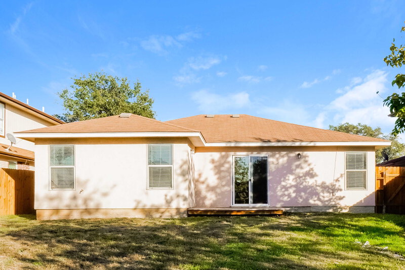 1,525/Mo, 3605 Candlebrook Ln San Antonio, TX 78244 Rear View 2