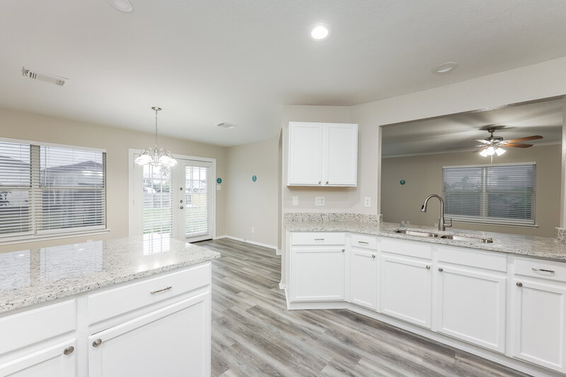 1,825/Mo, 6507 Highland Grass Converse, TX 78109 Kitchen View 2