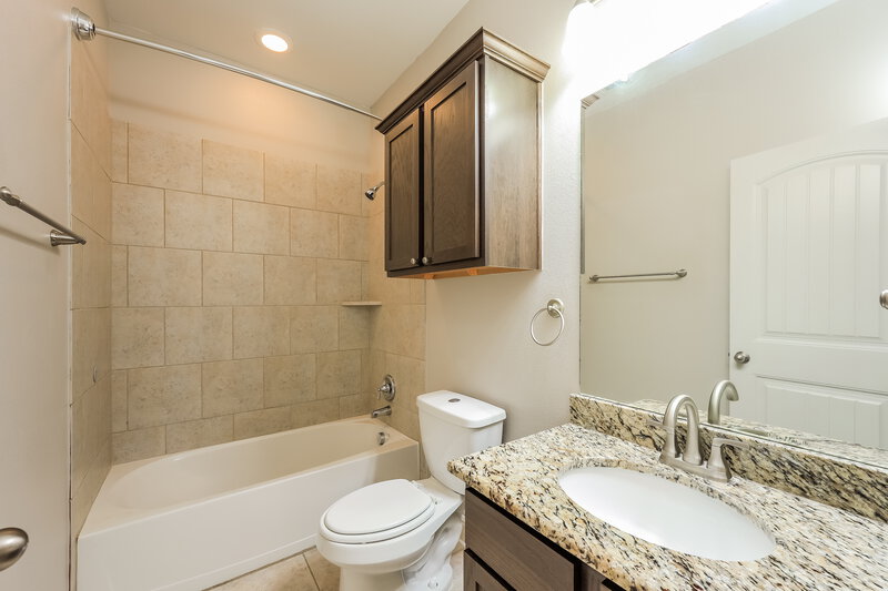 1,795/Mo, 6703 Prescott Dm San Antonio, TX 78233 Bathroom View