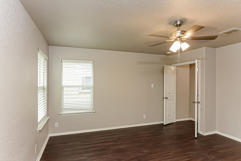 1,820/Mo, 125 Finch Knl San Antonio, TX 78253 Main Bedroom View 2