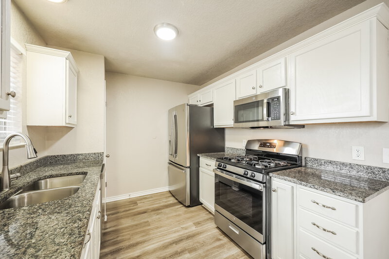 1,620/Mo, 819 Hueco Dr New Braunfels, TX 78130 Kitchen View