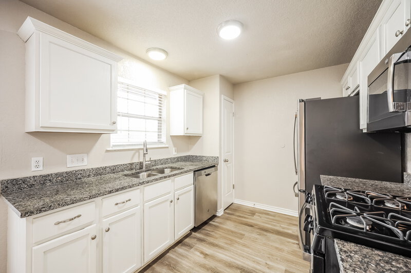 1,620/Mo, 819 Hueco Dr New Braunfels, TX 78130 Kitchen View 2