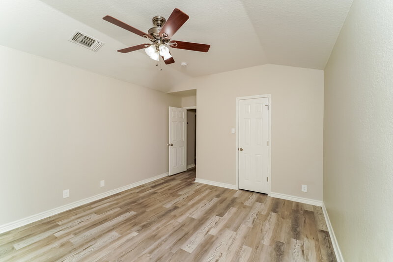 1,810/Mo, 10826 Indigo Crk San Antonio, TX 78239 Main Bedroom View 2