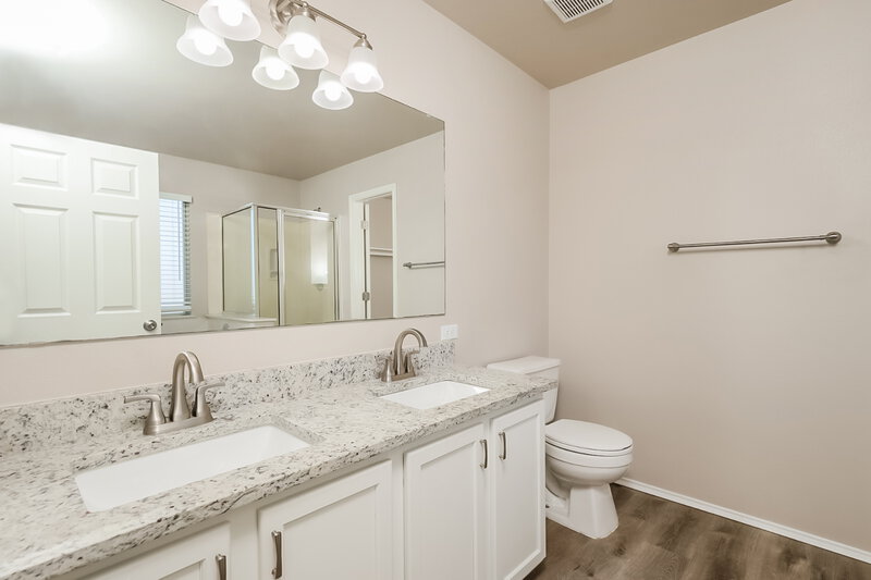 1,595/Mo, 143 Birchwood Bay San Antonio, TX 78253 Main Bathroom View