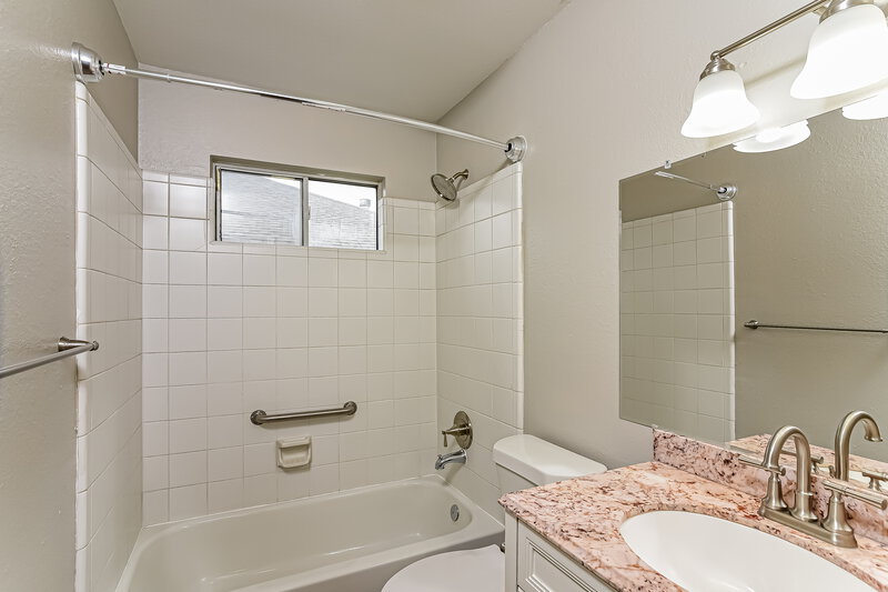 1,970/Mo, 12206 Ashley Ct San Antonio, TX 78247 Bathroom View