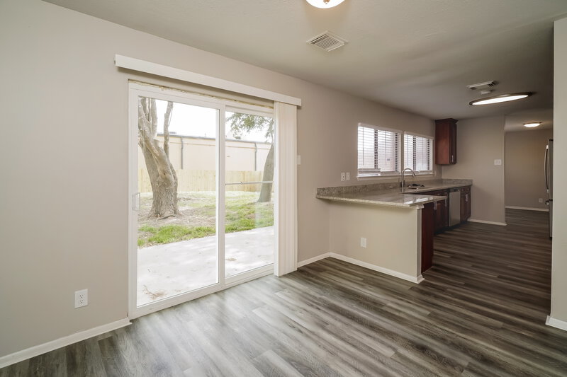 1,865/Mo, 8018 Sunshine Trail Dr San Antonio, TX 78244 Dining Room View