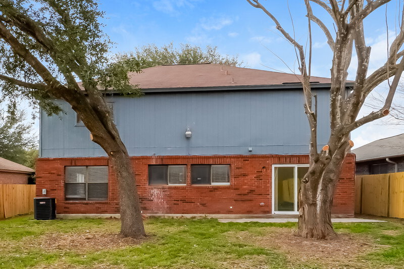 1,865/Mo, 8018 Sunshine Trail Dr San Antonio, TX 78244 Rear View