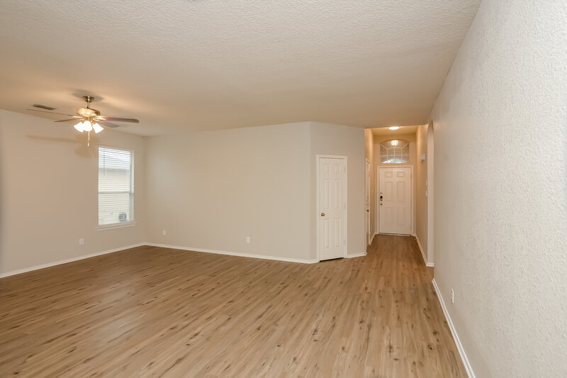 1,940/Mo, 15306 Redbird Ledge San Antonio, TX 78253 Living Room View 2