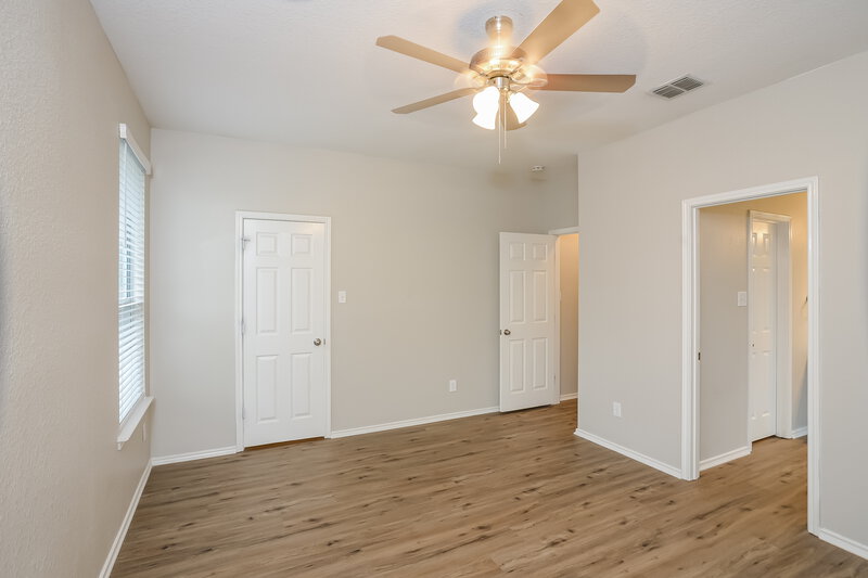 1,940/Mo, 15306 Redbird Ledge San Antonio, TX 78253 Main Bedroom View 2