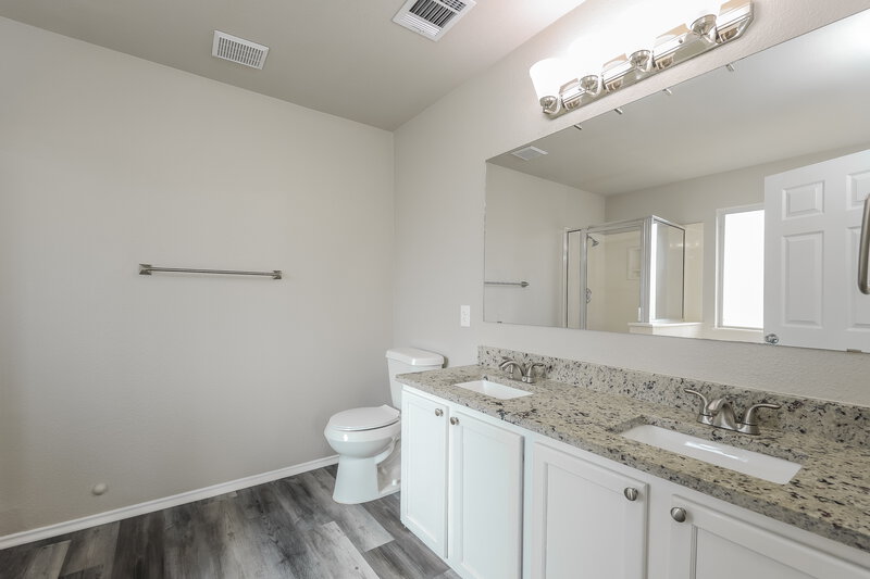 1,730/Mo, 1308 Creek Knl San Antonio, TX 78253 Main Bathroom View