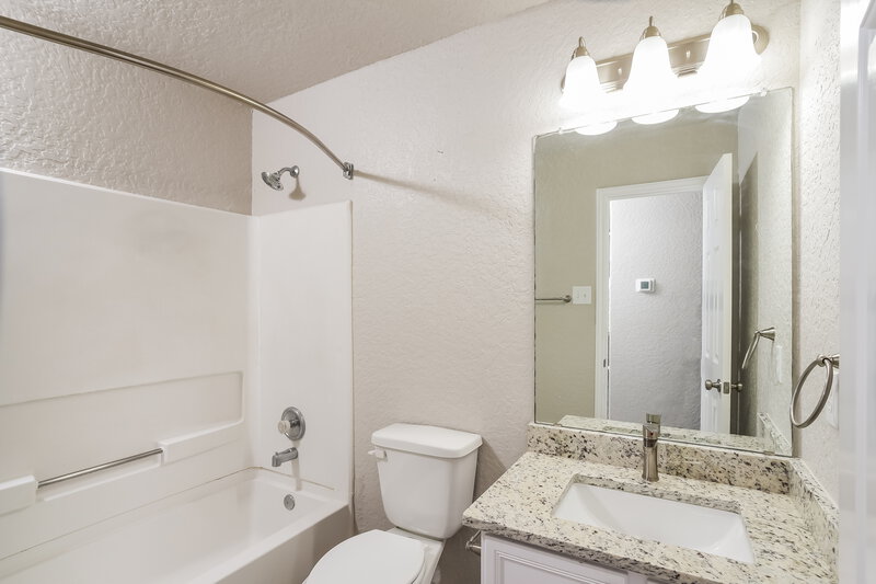 2,410/Mo, 8919 Laguna Rio San Antonio, TX 78251 Bathroom View
