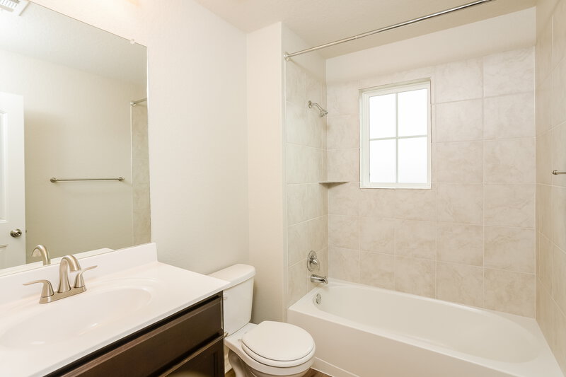 2,330/Mo, 13346 Spike Rush San Antonio, TX 78254 Bathroom View