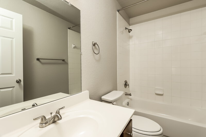 2,175/Mo, 11511 Fort Smith San Antonio, TX 78245 Bathroom View