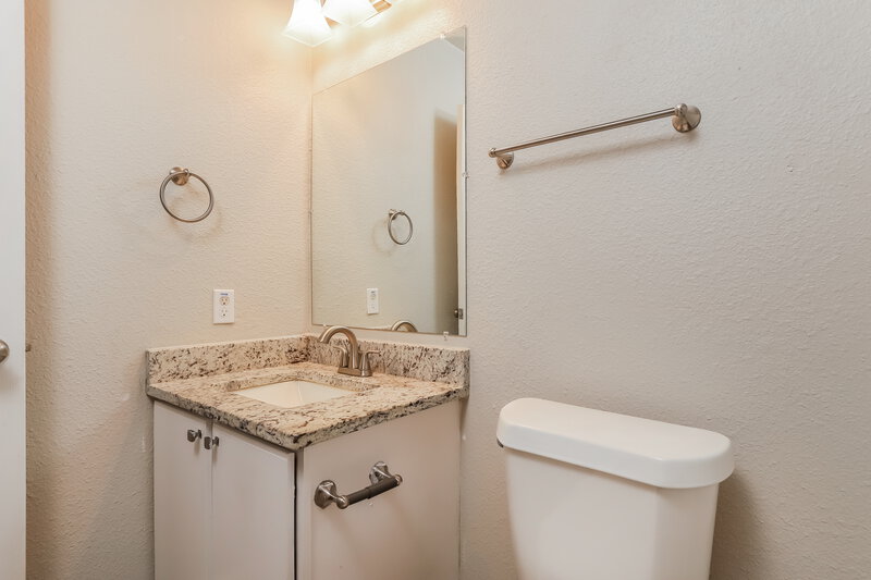 1,750/Mo, 9124 Gambier Dr San Antonio, TX 78250 Main Bathroom View
