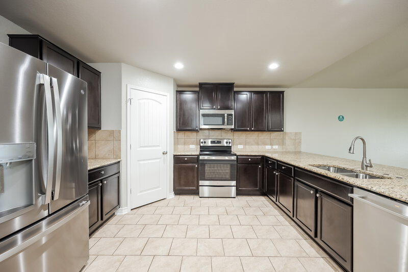 2,230/Mo, 12025 Pearl Jubilee San Antonio, TX 78245 Kitchen View