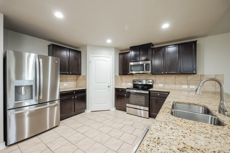 2,230/Mo, 12025 Pearl Jubilee San Antonio, TX 78245 Kitchen View 2