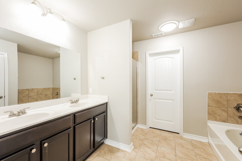 2,230/Mo, 12025 Pearl Jubilee San Antonio, TX 78245 Main Bathroom View