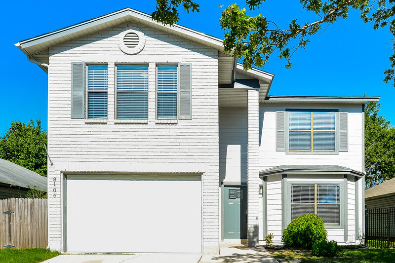 2,105/Mo, 8106 Hoovers Bnd San Antonio, TX 78250 External View