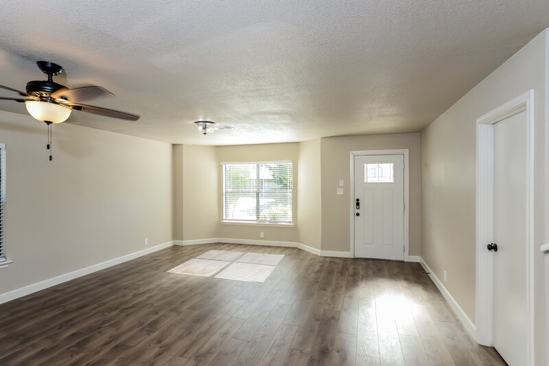 2,880/Mo, 8106 Hoovers Bnd San Antonio, TX 78250 Living Room View