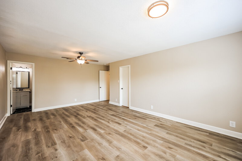 1,825/Mo, 8106 Hoovers Bnd San Antonio, TX 78250 Main Bedroom View 2
