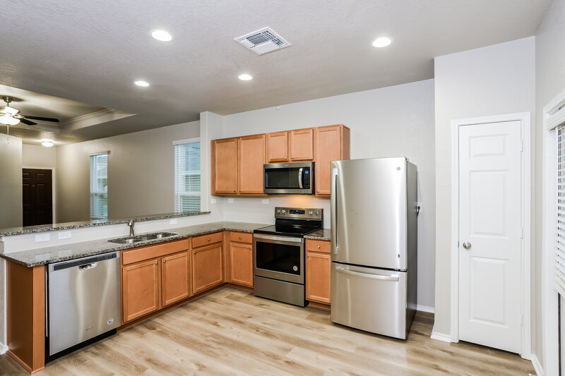1,550/Mo, 10159 Round Rdg San Antonio, TX 78254 Kitchen View 2