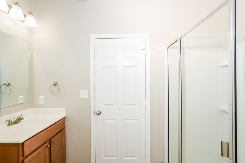 1,550/Mo, 10159 Round Rdg San Antonio, TX 78254 Main Bathroom View