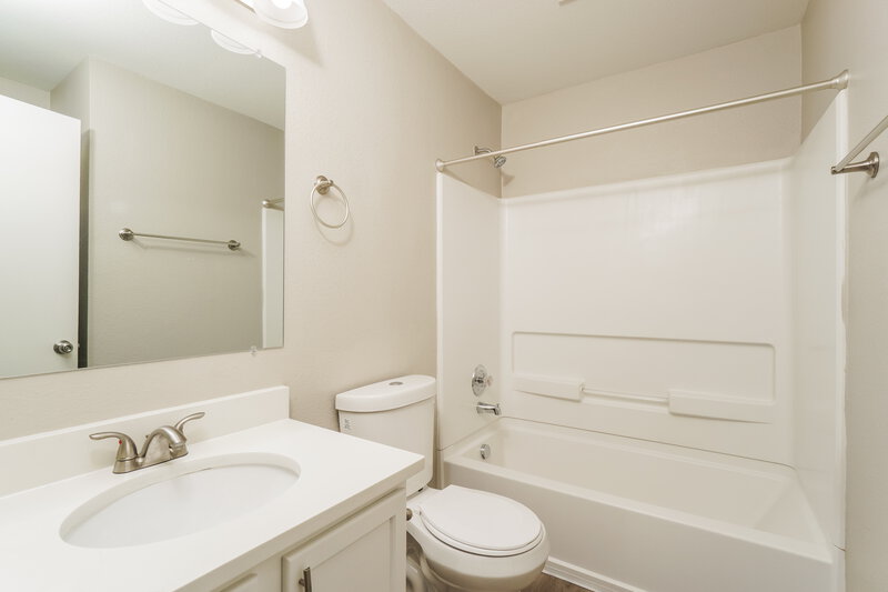 1,940/Mo, 25322 Longbranch Run San Antonio, TX 78261 Bathroom View