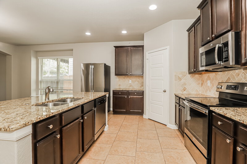1,650/Mo, 15112 Dione Bnd San Antonio, TX 78245 Kitchen View
