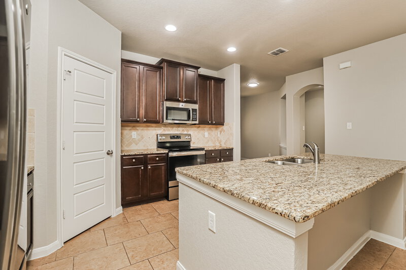 1,650/Mo, 15112 Dione Bnd San Antonio, TX 78245 Kitchen View 2