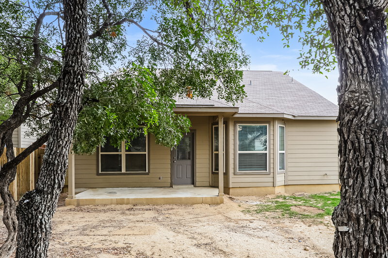 1,650/Mo, 15112 Dione Bnd San Antonio, TX 78245 Rear View