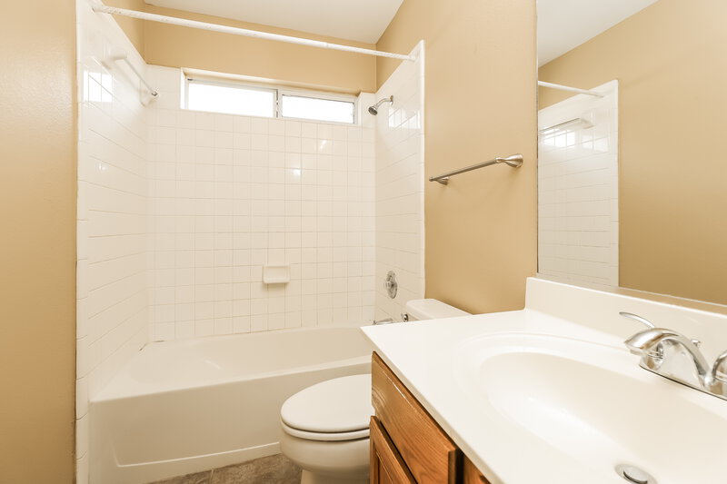 1,960/Mo, 209 Rosegate Dr Cibolo, TX 78108 Bathroom View