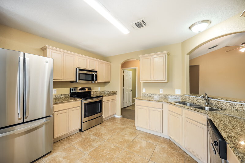 1,470/Mo, 135 Woodstone Loop Cibolo, TX 78108 Kitchen View 2