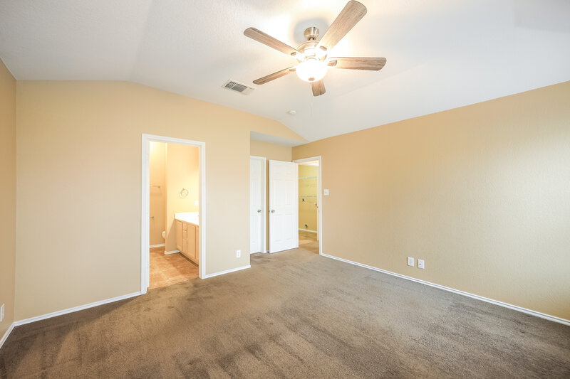 1,470/Mo, 135 Woodstone Loop Cibolo, TX 78108 Main Bedroom View 2