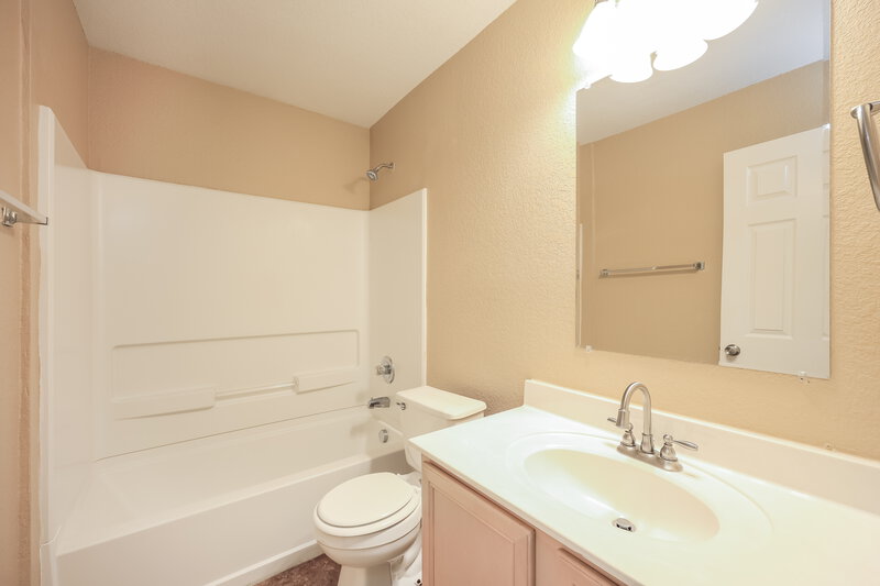 1,470/Mo, 135 Woodstone Loop Cibolo, TX 78108 Bathroom View