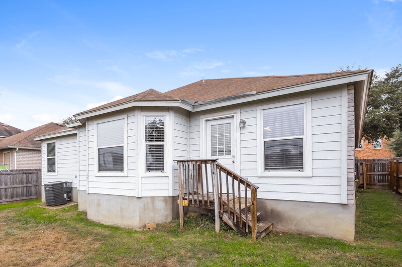 1,470/Mo, 135 Woodstone Loop Cibolo, TX 78108 Rear View