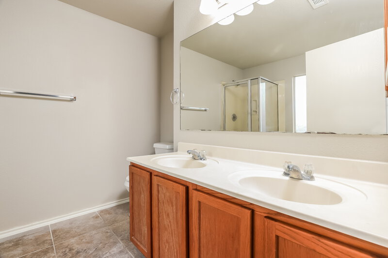 1,675/Mo, 113 Sunrise Falls Cibolo, TX 78108 Main Bathroom View