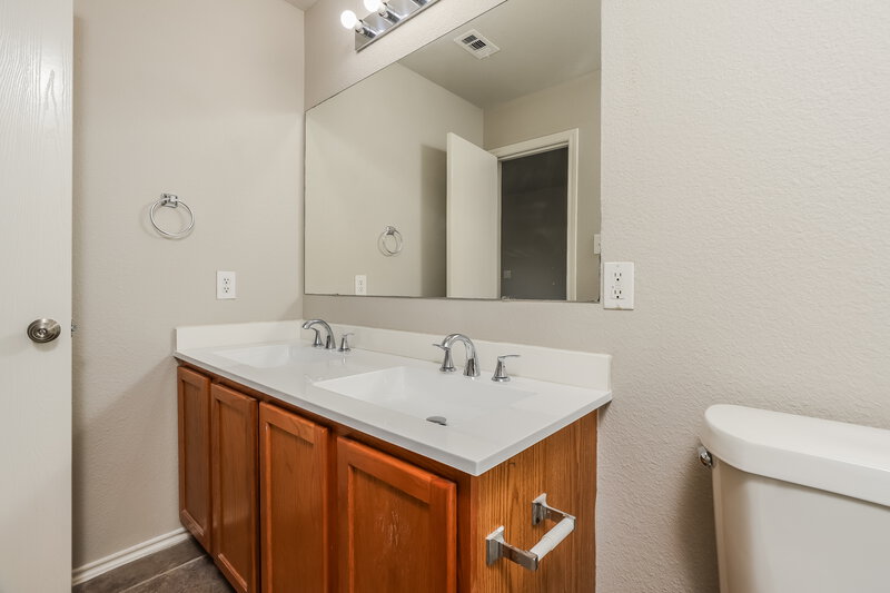 1,675/Mo, 113 Sunrise Falls Cibolo, TX 78108 Bathroom View