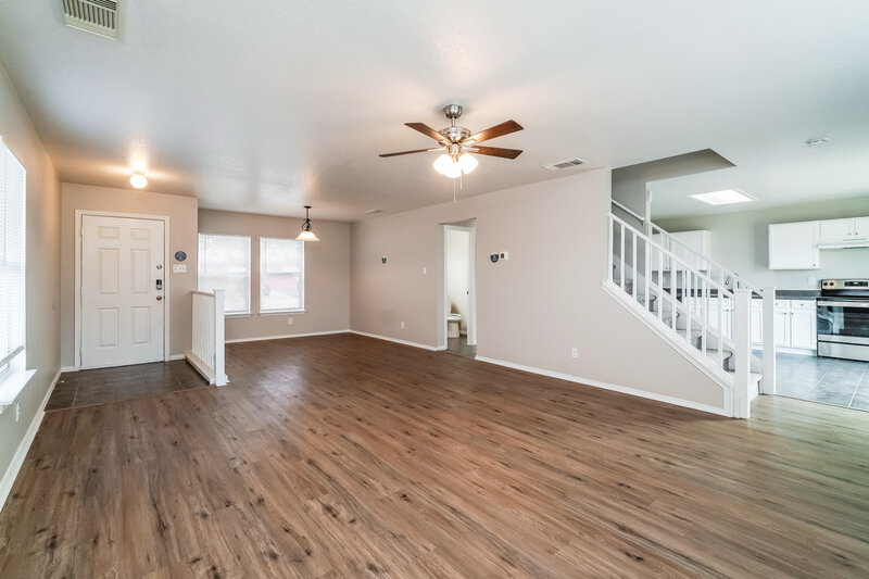 1,575/Mo, 6631 Highland Grass Converse, TX 78109 Living Room View