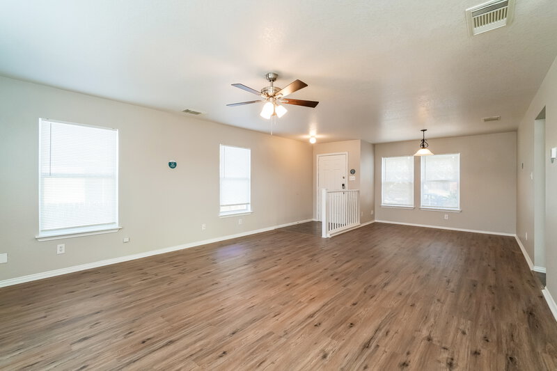 1,575/Mo, 6631 Highland Grass Converse, TX 78109 Living Room View 2