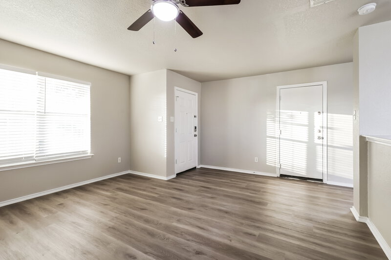 1,435/Mo, 8007 Heights Valley Converse, TX 78109 Living Room View 2