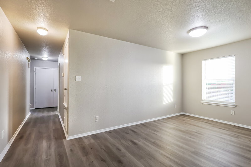 1,435/Mo, 8007 Heights Valley Converse, TX 78109 Living Room View 4