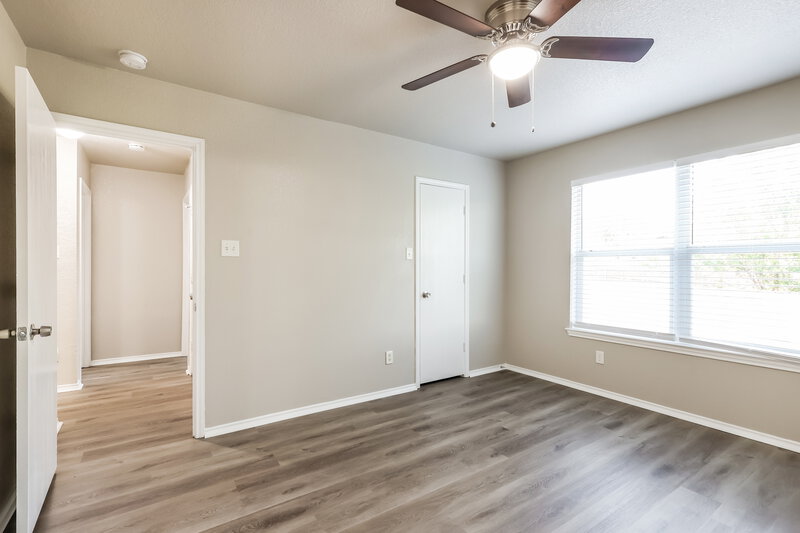 1,435/Mo, 8007 Heights Valley Converse, TX 78109 Main Bedroom View