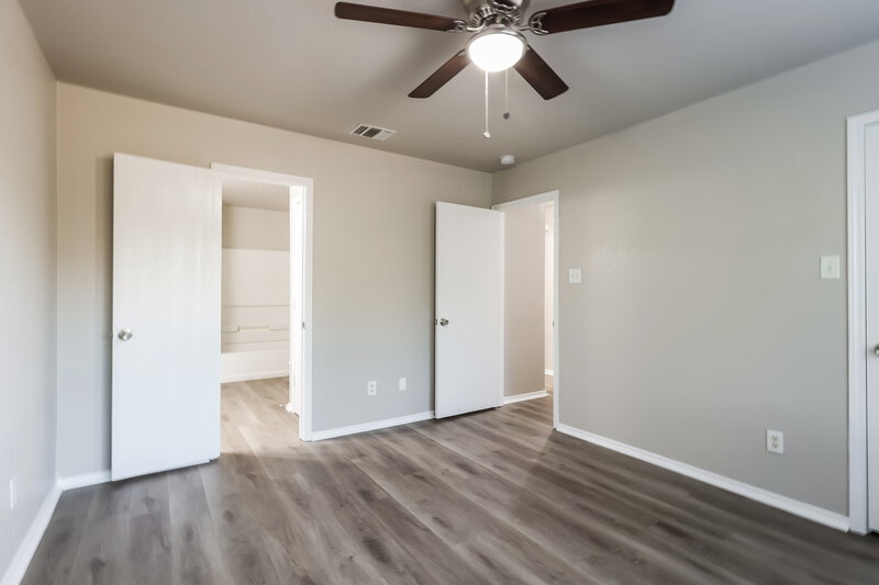 1,435/Mo, 8007 Heights Valley Converse, TX 78109 Main Bedroom View 2