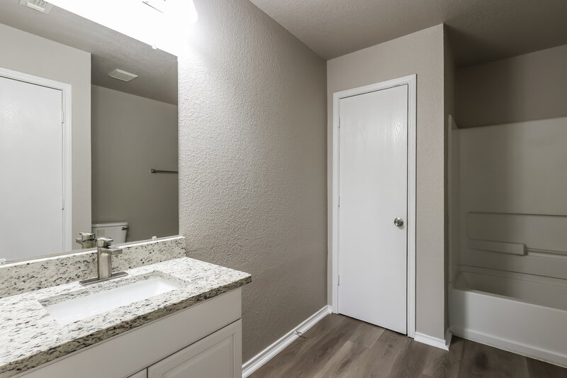 1,435/Mo, 8007 Heights Valley Converse, TX 78109 Bathroom View