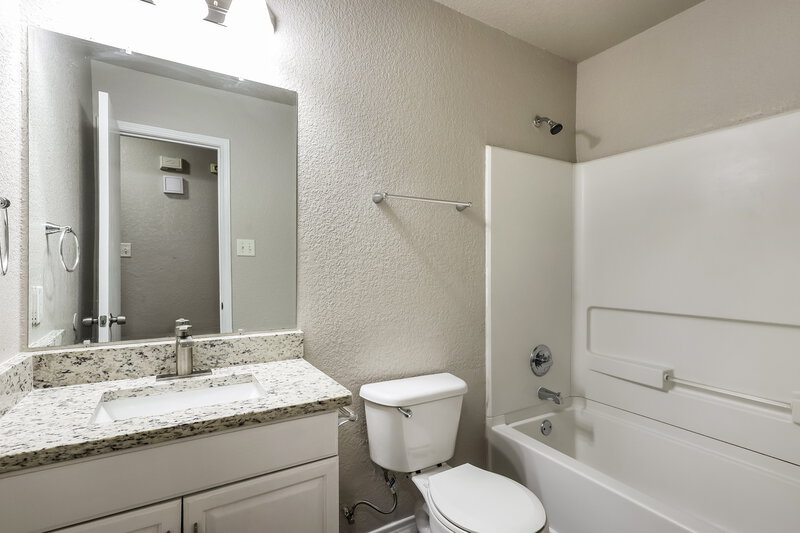 1,435/Mo, 8007 Heights Valley Converse, TX 78109 Bathroom View 2