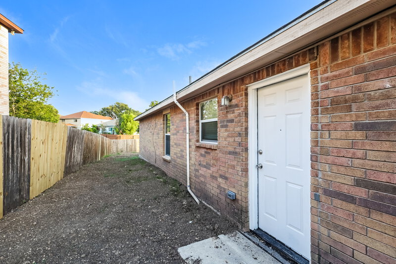1,435/Mo, 8007 Heights Valley Converse, TX 78109 Rear View