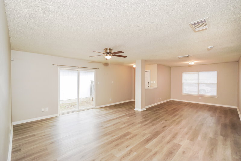 1,310/Mo, 8339 Morning Grove Dr Converse, TX 78109 Living Room View 2
