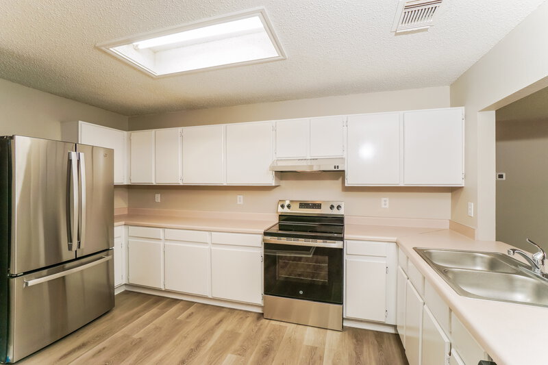 1,310/Mo, 8339 Morning Grove Dr Converse, TX 78109 Kitchen View 2