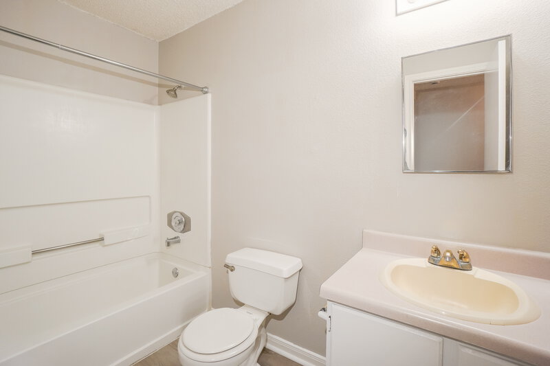 1,310/Mo, 8339 Morning Grove Dr Converse, TX 78109 Bathroom View