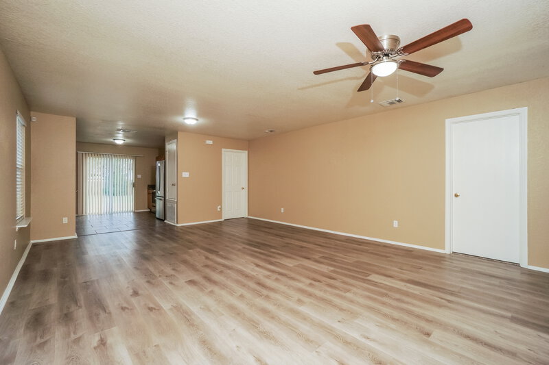 1,435/Mo, 8142 Heights Valley Converse, TX 78109 Living Room View 2